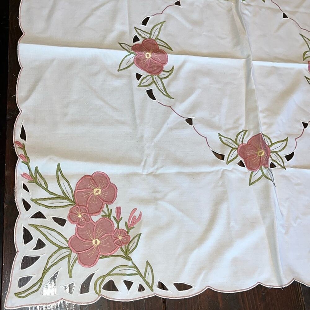 Vintage Floral Tablecloth Wedding Flowers